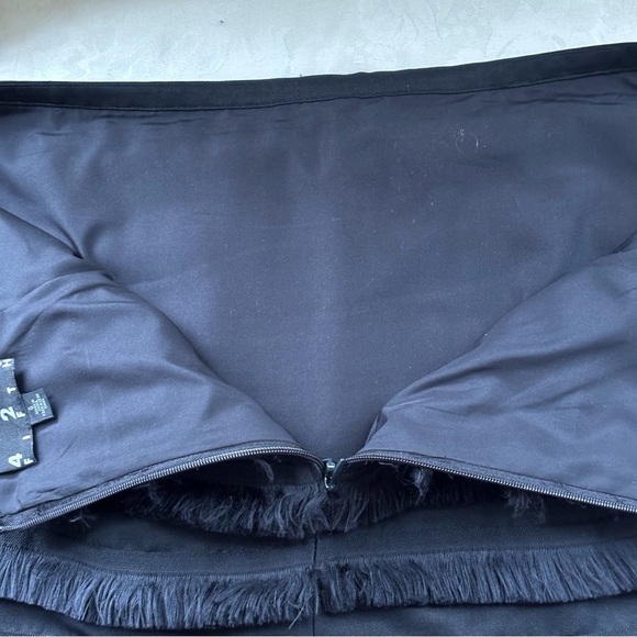 Lord & Taylor 424 Fifth IBIZA Black Fringe Skirt, Size 6 - Picture 8 of 10